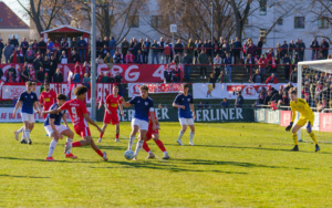 Karim Barry auf dem Weg zu seinem ersten Treffer für Lichtenberg 47.